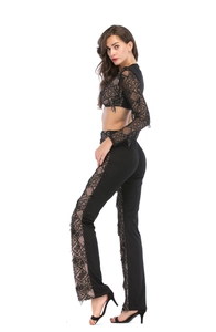 Détail d'un ensemble deux pièces en dentelle noire avec haut court et pantalon ajusté