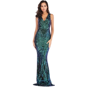 Elegante abito da sera verde smeraldo con paillettes, scollo a V profondo e taglio a sirena