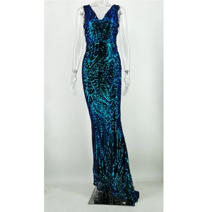 Elegante abito da sera senza maniche con scollo a V e paillettes sfumate blu-verdi