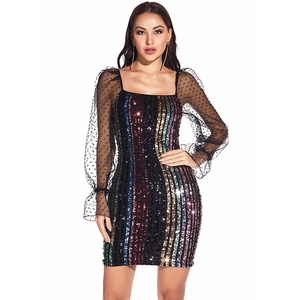 Robe moulante sexy à paillettes avec manches en tulle et rayures colorées