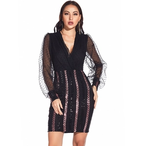 Mini robe noire sexy à col en V avec manches en tulle à pois et rayures à paillettes roses
