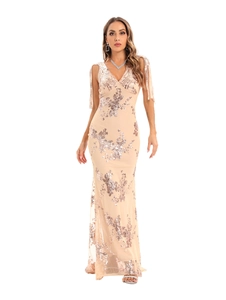Détails d'une robe de soirée champagne à sequins avec broderies et glands à franges