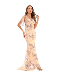 Vue détaillée de la robe de soirée à paillettes champagne avec col en V et pompons métalliques