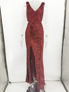 Détails de la robe de soirée rouge à paillettes avec col en V et fente haute sexy sur le côté