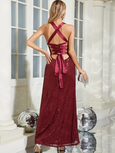 Robe de soirée sexy à paillettes bordeaux avec dos nu, lacets et détail de nœud