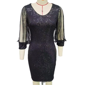Robe de soirée sexy à paillettes noires avec manches longues en résille à franges