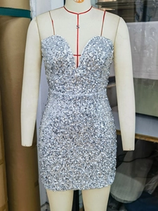 Sexy silbernes Pailletten-Minikleid mit tiefem V-Ausschnitt für Party und Cocktail