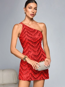 Mini robe pailletée rouge avec design à une épaule et fines bretelles pour soirée et fête