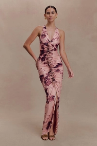 Detail of pink and purple tie-dye dress with ruffled texture and side slit for a slim fit