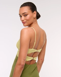 Close-up of the backless detail with metal buckles on the slim fit color-block dress