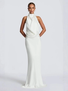 Robe longue blanche chic à dos nu avec taille pailletée pour mariage ou soirée de gala