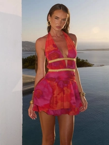 Mini abito sexy con scollo all'americana e stampa tie-dye rosa arancio e bordi dorati