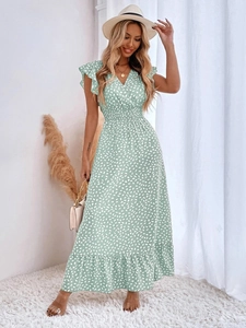 Dettaglio del vestito floreale con scollo a V, polsini a balze e vita elastica arricciata