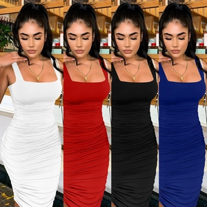 Robe moulante drapée dos nu montrant les options blanc, rouge, noir et bleu royal
