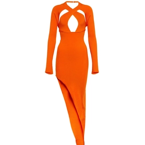 Robe moulante orange en maille à manches longues avec licou et fente latérale haute