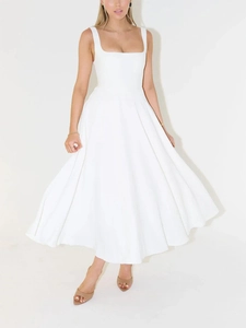 Robe midi blanche élégante sans manches avec col carré et taille ajustée cintrée