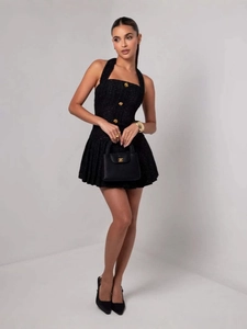 Schwarzes Tweed-Neckholder-Kleid mit Goldknöpfen und Faltenrock, eleganter Strickstoff