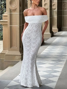 Robe longue élégante en dentelle florale blanche à épaules dénudées pour femmes