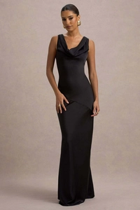 Abito da sera lungo in raso nero con elegante scollo a cappuccio e silhouette aderente