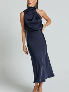 Elegantes marineblaues Satin-Maxikleid mit raffiniertem, drapiertem Stehkragen-Schnitt