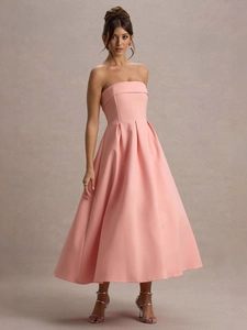 Robe midi élégante bustier trapèze en satin rose avec détails plissés à la taille