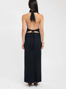 Robe longue noire élégante dos nu avec licou à nouer et coupe ajustée sophistiquée