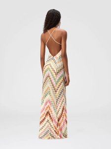 Robe longue au crochet colorée avec dos nu et motifs à rayures en zigzag vibrants