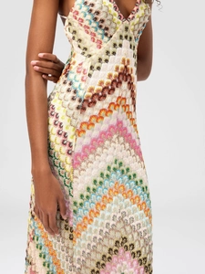 Robe moulante en tricot avec col en V et texture à motifs crochetés colorés
