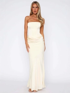 Elegantes cremeweißes trägerloses Satin-Maxikleid mit Korsett-Oberteil und Raffungen