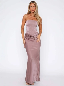 Elegantes staubrosa Satin-Maxikleid mit strukturiertem Korsett-Oberteil und Taillendrapierung