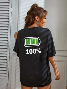 Damen Oversize T-Shirt in Schwarz mit grünem 100 Prozent Batterie-Print am Rücken