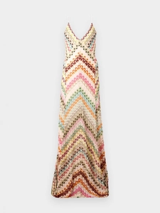 Robe longue bohème au crochet avec motifs de vagues colorées et un décolleté en V profond