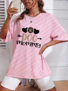 Detail view of pink oversized t-shirt with DOG mommy graphic print and crew neck