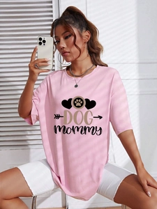 Pink loose fit short sleeve T-shirt for women with DOG mommy print and crew neck