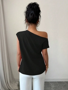 Haut sexy noir pour femme avec épaule asymétrique et vue arrière de style minimaliste