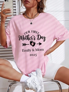 Roze Moederdag t-shirt met gepersonaliseerde print en een ontspannen pasvorm