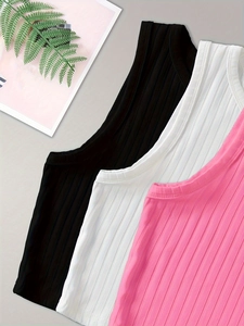 Lot de trois débardeurs en maille côtelée pour femmes en noir blanc et rose coupe ajustée
