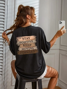 Maglietta Nera Oversize Casual da Donna Stampa Lettere Stay Positive Moving Forward Manica Corta Girocollo Streetwear Estate Top