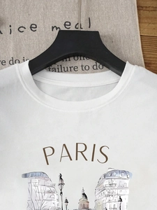 T-shirt blanc pour femme à col rond avec texte Paris et illustration de croquis de la ville