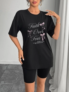 Ensemble t-shirt noir Faith Over Fear pour femme avec short de cycliste et nœud rose