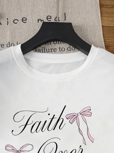 T-shirt femme en coton blanc avec imprimé Faith et détail de nœud en ruban rose