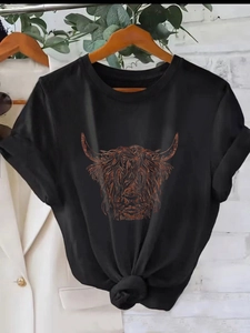 T-shirt casual nera da donna con stampa mucca delle Highlands e nodo in vita alla moda