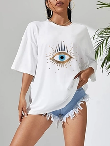 Women oversized white crew neck t-shirt with evil eye graphic and denim shorts