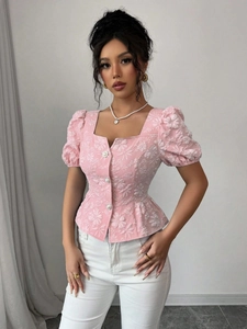 Top jacquard rosa con maniche a sbuffo, scollo quadrato e bottoni di perle per l'estate