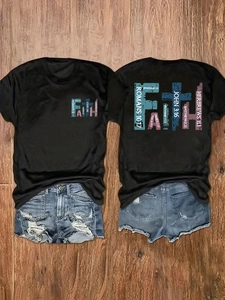 Set t-shirt nera Faith da donna con stampa a croce e pantaloncini di jeans blu strappati