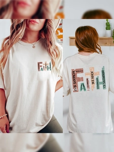 T-shirt da donna minimalista crema con stampe croce Faith su vista anteriore e posteriore