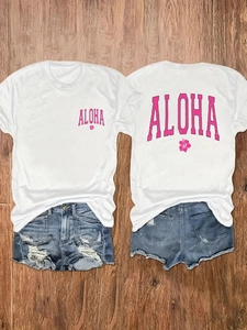 Set donna con t-shirt bianca stampa Aloha e pantaloncini di jeans blu strappati