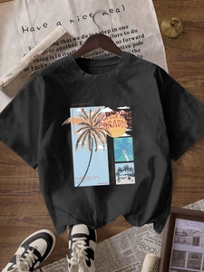 Women's loose black T-shirt with vintage tropical palm tree and sunset graphic print