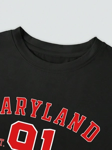 Schwarzes Rundhals T-Shirt mit rotem Maryland 01 Varsity Print aus weicher Baumwolle