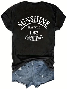 T-shirt graphique noir pour femmes et short en jean avec détails usés posés à plat